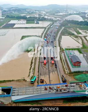 South Korea. 16th July, 2023. (230716) -- SEOUL, July 16, 2023 (Xinhua) -- Rescuers are in operation in Chongju City, North Chungchong Province, South Korea, on July 16, 2023. The Death toll from the torrential rains over the past week in South Korea rose to 33, while 10 others were missing, relevant authorities said on Sunday.According to the central disaster and safety countermeasure headquarters, 33 people had been found dead in southeastern North Gyeongsang province and central Chungcheong province. (NEWSIS via Xinhua) Credit: Xinhua/Alamy Live News Stock Photo