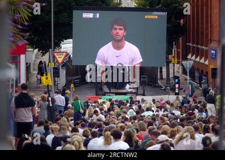 London, UK, 16 July 2023 Northcote road SW11 Battersea closed and crowd watch men's Wimbledon tennis final on giant screen from the slopes of Wakehurst road. Carlos Alcaraz V Novak Djokovic. Credit: JOHNNY ARMSTEAD/Alamy LIve News Stock Photo