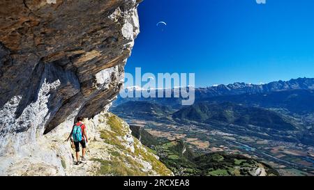 FRANCE. FRENCH ALPS. ISERE (38) CHARTREUSE REGIONAL NATURAL PARK. HIKING TRAIL THAT LEADS TO THE PERCEE DE L'AUP DU SEUIL TOWER OR THE ISABELLE TOWER. Stock Photo