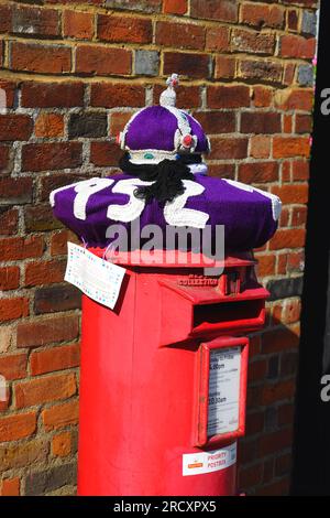 Knitted Queen's Platinum Jubilee hat on letterbox in Bray Stock Photo