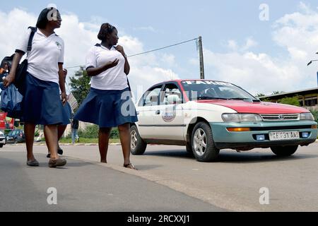 Gabonese high school girls looking for a taxi after school, 27 October 2012 in Libreville Stock Photo