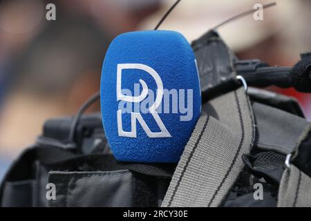 BARENDRECHT - Reporter RTV Rijnmond during the friendly match between Feyenoord and Union Sint-Gillis at Sportpark Smitshoek on July 15, 2023 in Barendrecht, Netherlands. AP | Dutch Height | BART STOUTJESDYK Stock Photo