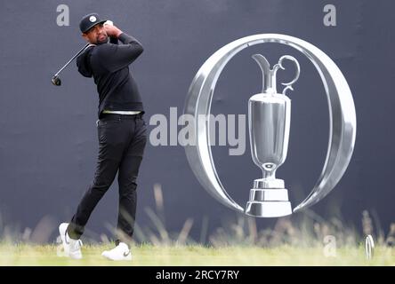 Hoylake, Merseyside, UK. 17th July 2023; Royal Liverpool Golf Club, Hoylake, Merseyside, England: The Open Championship Practice Day; Tony Finau (USA) plays from the tee at the opening hole Credit: Action Plus Sports Images/Alamy Live News Stock Photo