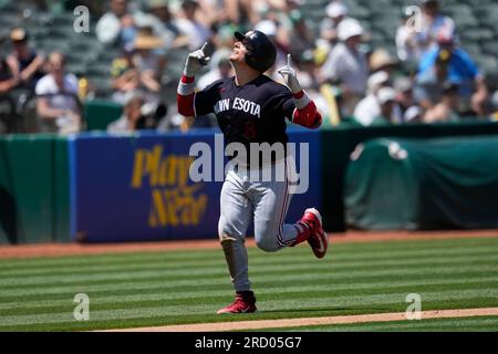 Minnesota Twins - Christian Vázquez catches the pitch