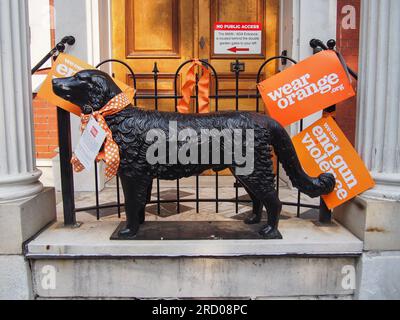 Signage displayed on dog sculpture for wearorange.org's end gun violence campaign in Frederick, Maryland, June 3, 2023, © Katharine Andriotis Stock Photo