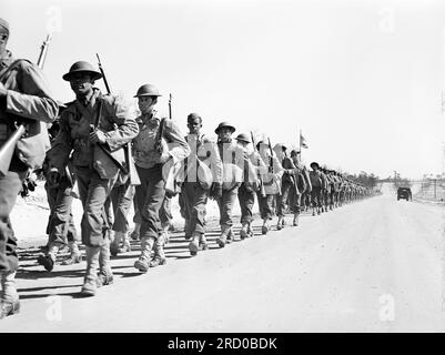 Soldiers of 41st Engineers on march, Fort Bragg, North Carolina, USA, Arthur Rothstein, U.S. Office of War Information, March 1942 Stock Photo