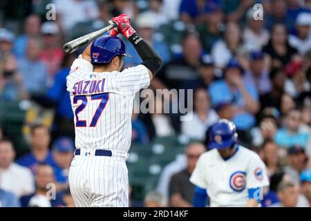 Chicago Cubs' Seiya Suzuki breaks his bat as he pops out during the third  inning of a baseball game against the San Diego Padres, Friday, June 2,  2023, in San Diego. (AP