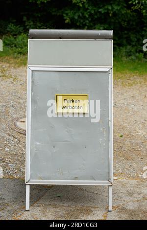 Sign with the German inscription Parken verboten at the entrance to a private property. Translation: Parking prohibited Stock Photo