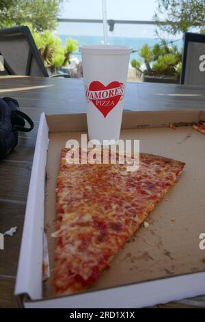 Malibu, California, USA 16th July 2023 DÕAmoreÕs Pizza in Malibu, California, USA. Photo by Barry King/Alamy Stock Photo Stock Photo