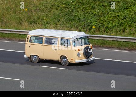 1978 70s seventies Beige VW Volkswagen TYPE 2 bus, Petrol 1970 cc; travelling at speed on the M6 motorway in Greater Manchester, UK Stock Photo