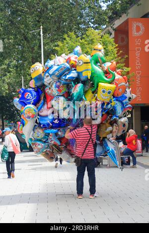 Balloon seller, Queen Street, Cardiff.. July 2023 Stock Photo