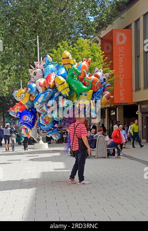 Balloon seller, Queen Street, Cardiff.. July 2023 Stock Photo