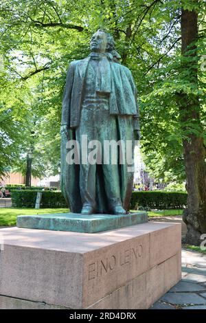 Eino Leino (1878–1926) Statue in Esplanadi Park in Helsinki, Finland Stock Photo