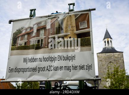 TUBBERGEN - Residents of Albergen during a protest at the town hall against an asylum seekers center. In the future, 150 asylum seekers are to be accommodated in the former country hotel 't Elshuys, but local residents are dissatisfied with this. ANP SEM VAN DER WAL netherlands out - belgium out Stock Photo