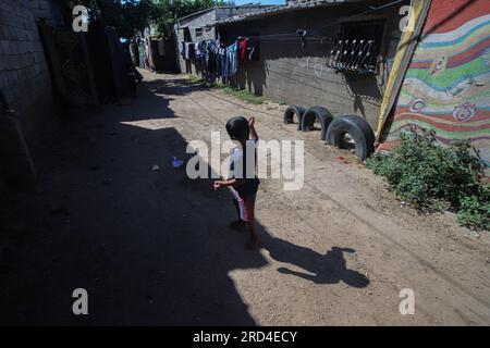 Gaza, Palestine. 18th July, 2023. Daily Life In Gaza, amid a heatwave as power shortages worsened by the heat, provoking protests, in a slum on the outskirts of the Gaza City, on July 18, 2023. Photo by Ramez Habboub/ABACAPRESS.COM Credit: Abaca Press/Alamy Live News Stock Photo