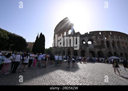 Rome, Italy. 18th July, 2023. Tourists wait in the shade outside the Colosseo in Rome, Italy, on July 18, 2023. The maximum temperature in Rome exceeded 41 degrees Celsius on Tuesday. Credit: Alberto Lingria/Xinhua/Alamy Live News Stock Photo