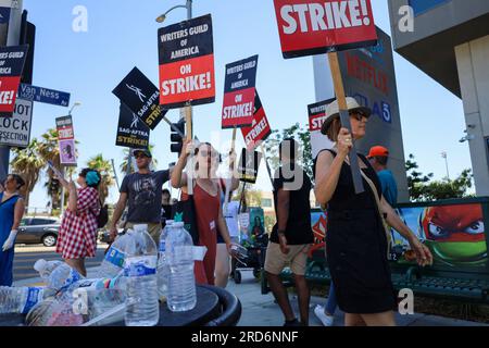 https://l450v.alamy.com/450v/2rd6nnf/july-18-2023-hollywood-california-usa-used-water-bottles-in-front-of-the-picket-line-and-in-front-of-a-bench-with-an-angry-face-of-a-teenage-mutant-ninja-turtle-a-movie-poster-as-hollywood-actors-join-writers-who-have-been-striking-for-two-months-on-the-second-day-of-the-saf-aftra-screen-actors-guild-strike-in-front-of-the-netflix-headquarters-and-sunset-studios-in-hollywood-ca-credit-zuma-press-incalamy-live-news-2rd6nnf.jpg