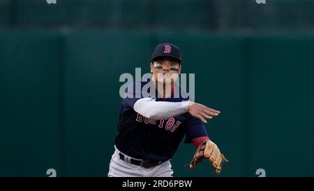 Boston Red Sox shortstop Yu Chang, right, throws out Chicago Cubs