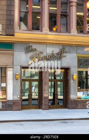 The Berghoff Restaurant In Chicago USA, 17 W Adams St, Chicago, IL 60603, United States Chicago's Oldest Restaurant Founded In 1898, June 21, 2023 Stock Photo