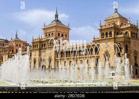 Valladolid central square, Plaza Zorrilla, with fountain and Cavalry Academy building. Castilla y León, Spain. Stock Photo