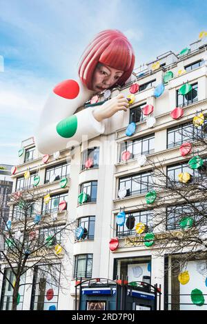 Paris, France, Outside, Shop Fronts, Luxury CLothing Louis Vuitton, LVMH,  Modern Sculpture on Building, Ave. Champs-Elysees, yayoi kusama paris Stock  Photo - Alamy