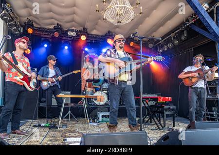 Die Band The Deslondes aus New Orleans  live beim Orange Blossom Special Festival, Beverungen, Deutschland  |  New Orleans Band The  Deslondes  live a Stock Photo