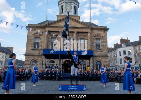 Kelso Civic Week Installation of the Kelso Laddie and Colour Bussing Ceremony The Square, Kelso. Wednesday 19 July 2023 Kelso Laddie: Andrew Thomson Ceremonial Convener: Ex-Laddie Murray Playfair & Master of Ceremonies: Dawn Hinnigan PROGRAMME ¥ 6.55 pm Announcement of Visiting Principals, Guests and Platform Party. ¥ 7.00 pm President and Hon. Provost Horsburgh & Mrs Horsburgh take their chairs and Ex-Laddies take up their positions. Kelso Laddie Andrew Thomson, accompanied by his Right-Hand Man, Callum Davidson and Left-Hand Man, Mark Henderson, along with the Standard Bearer, Ex-Kelso Laddi Stock Photo