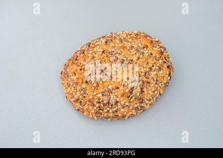 Protein Rolls: Bread is ideal for a varied vegan diet due to its purely plant-based protein sources. Rich peas, fresh seeds, and pumpkin seed flour pr Stock Photo