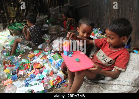 Dhaka, Dhaka, Bangladesh. 18th March, 2023. Children are playing in plastic bottle recycling factory. photo was taken kmarangichar beribadgh. Nazmul i Stock Photo