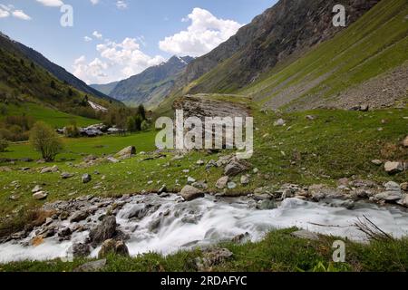 The valley of Champagny le Haut, Vanoise National Park, Northern French Alps, Tarentaise, Savoie, France, with the hamlet Laisonnay d'en Bas Stock Photo