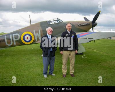 Wing Commander Bob Foster reunited at Duxford with 'his' wartime Battle of Britain era aircraft, Hawker Hurricane R4118, restored by Peter Vacher (rt) Stock Photo