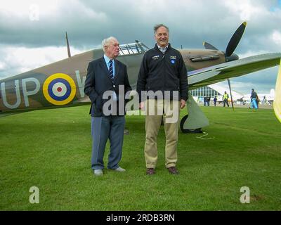 Wing Commander Bob Foster reunited at Duxford with 'his' wartime Battle of Britain era aircraft, Hawker Hurricane R4118, restored by Peter Vacher (rt) Stock Photo