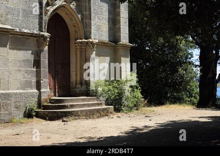 Entrance to Chapelle Sainte Anne on Ile de Berder, Larmor Baden, Vannes, Morbihan, Brittany, France Stock Photo