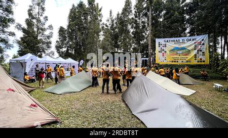 Wide angle view at diverse group of young people enjoying picnic outdoors while camping. Wonosobo, Central Java, Indonesia, July, 20, 2023 Stock Photo