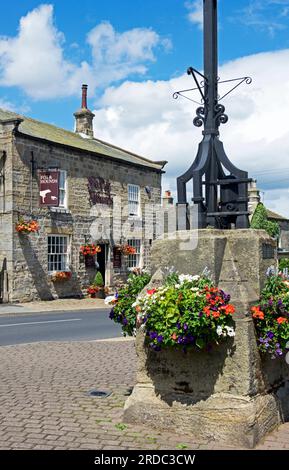 The Fox and Hounds pub in Bramhope, near Leeds, West Yorkshire, England UK Stock Photo