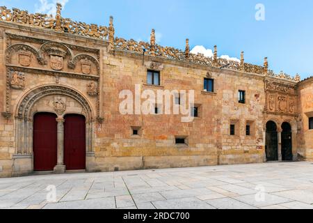 Square called  the Patio de Excuelas at the University of Salamanca. Founded in 1134, it was the first university to receive the title ‘La Universidad Stock Photo