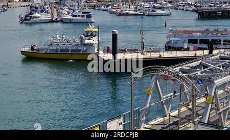 The waterside locations of Plymouth offer a range of pubs and restaurants for tourists visiting this town with it's rich history of maritime travel Stock Photo