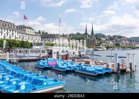 Boats on shore of Lake Lucerne (Vierwaldstättersee), City of Lucerne (Luzern), Lucerne, Switzerland Stock Photo
