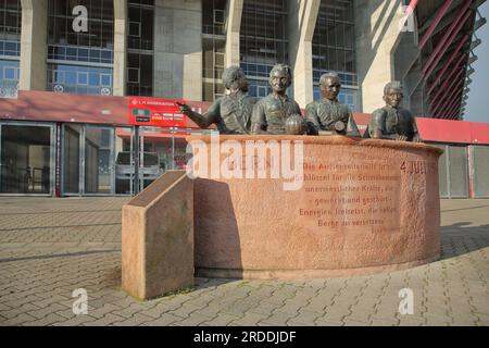 Sculpture and monument to the 1954 World Cup - Miracle of Bern - with national players from 1. FCK - Werner Liebrich, Fritz Walter, Werner Kohlmeyer, Stock Photo