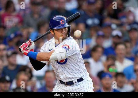 up close look at Seiya Suzuki's ASICS bat and batting gloves