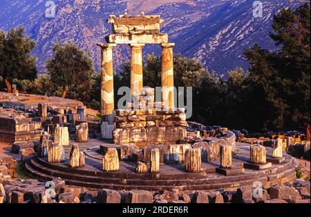 Santuario de Apolo en las laderas del monte Parnaso. Delfos. Sterea Ellada.Grecia Stock Photo