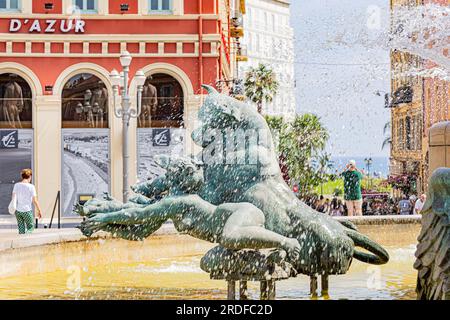 Fountain of the Sun, Place Masséna in Nice, statue of Gaia the Earth beneath the fountain sprays. Fontaine du Soleil, place Masséna à Nice, statue de Stock Photo