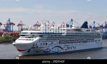 Cruise ship Norwegian Star of the shipping company Norwegian Cruise Line enters the port of Hamburg on the river Elbe, Hamburg. Germany Stock Photo