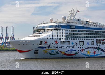 Cruise ship Norwegian Star of the shipping company Norwegian Cruise Line enters the port of Hamburg on the river Elbe, Hamburg, Germany Stock Photo