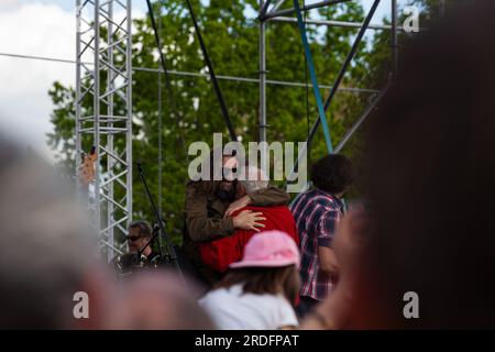 Gattatico, Reggio Emilia, Italy - April 25, 2023: Adelmo Cervi and the Bandabardò drummer Alessandro Nutini embraced during the Liberation Day at the Stock Photo