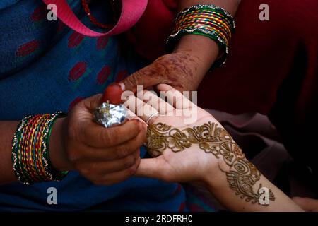 Eid 2023 Mehndi Designs Easy And Simple: From Indian Henna Patterns To  Arabic Mehendi Designs; Celebrate