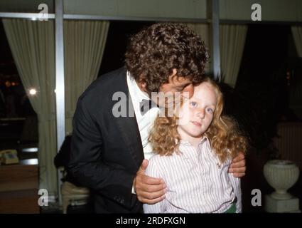 **FILE PHOTO** Tony Bennett Has Passed Away.  Tony Bennett With His Daughter Antonia 1983 Credit: Ralph Dominguez/MediaPunch Stock Photo