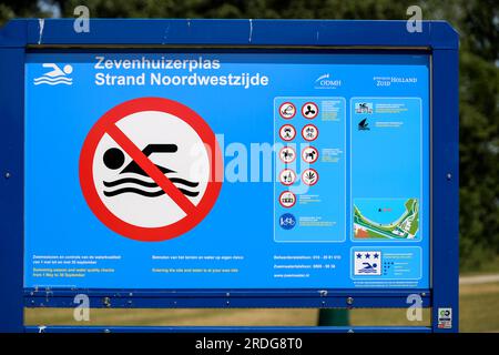 Warning signs at Zevenhuizerplas for Zwemmersjeuk (Swimmer's itch, also called cercarial dermatitis) during summer Stock Photo