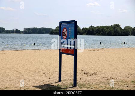 Warning signs at Zevenhuizerplas for Zwemmersjeuk (Swimmer's itch, also called cercarial dermatitis) during summer Stock Photo