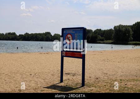 Warning signs at Zevenhuizerplas for Zwemmersjeuk (Swimmer's itch, also called cercarial dermatitis) during summer Stock Photo